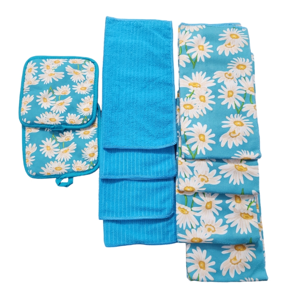 Daisy Kitchen Linens Set NWOT